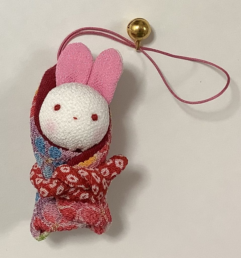 おくるみ赤ちゃんうさぎストラップ 作り方・型紙 How to make a baby rabbit plush keychain 動画あり どんぐり の日々の楽しみ